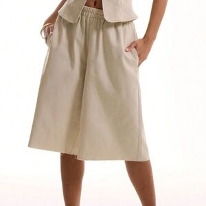 Minimalist Chic Wide-Leg Culotte Shorts – Size Large – Effortlessly Stylish! ✨🤍